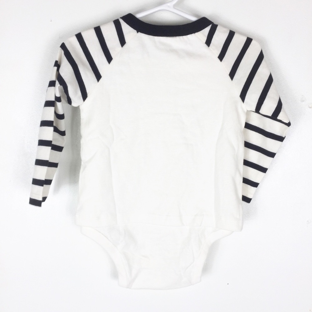 Gap Valentines I Stole Your Heart Baby Onesie - Picture 2 of 6
